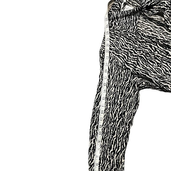 H&M Wrap Dress Size Small Nice Pattern Plunge Neckline Long Sleeves - Picture 8 of 14